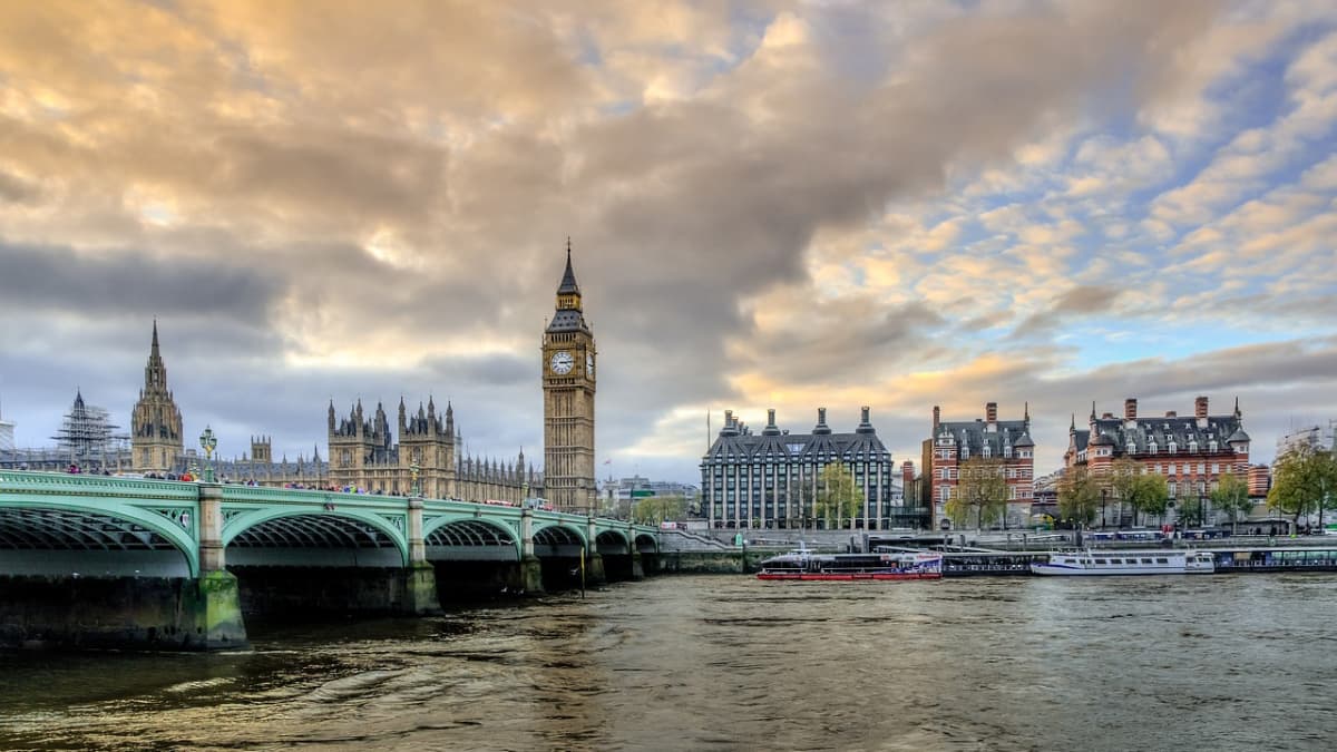 https://s3.amazonaws.com/a.storyblok.com/f/112202/1200x675/2c5d4b023a/london.jpg